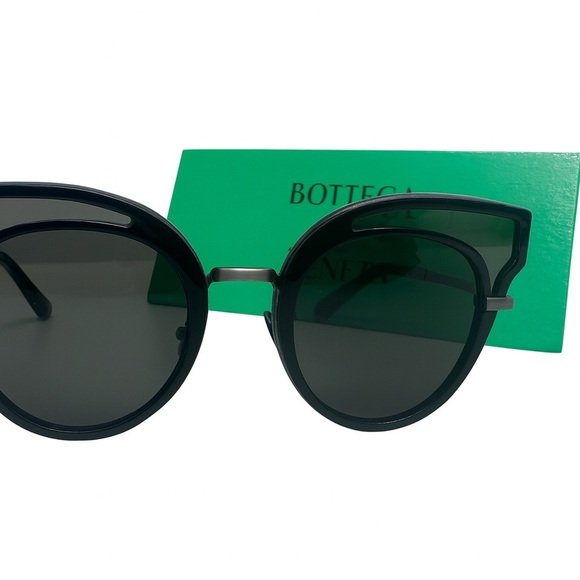Bottega Veneta Cat Eye Sunglasses Black|Silver chic eyewear main image 4